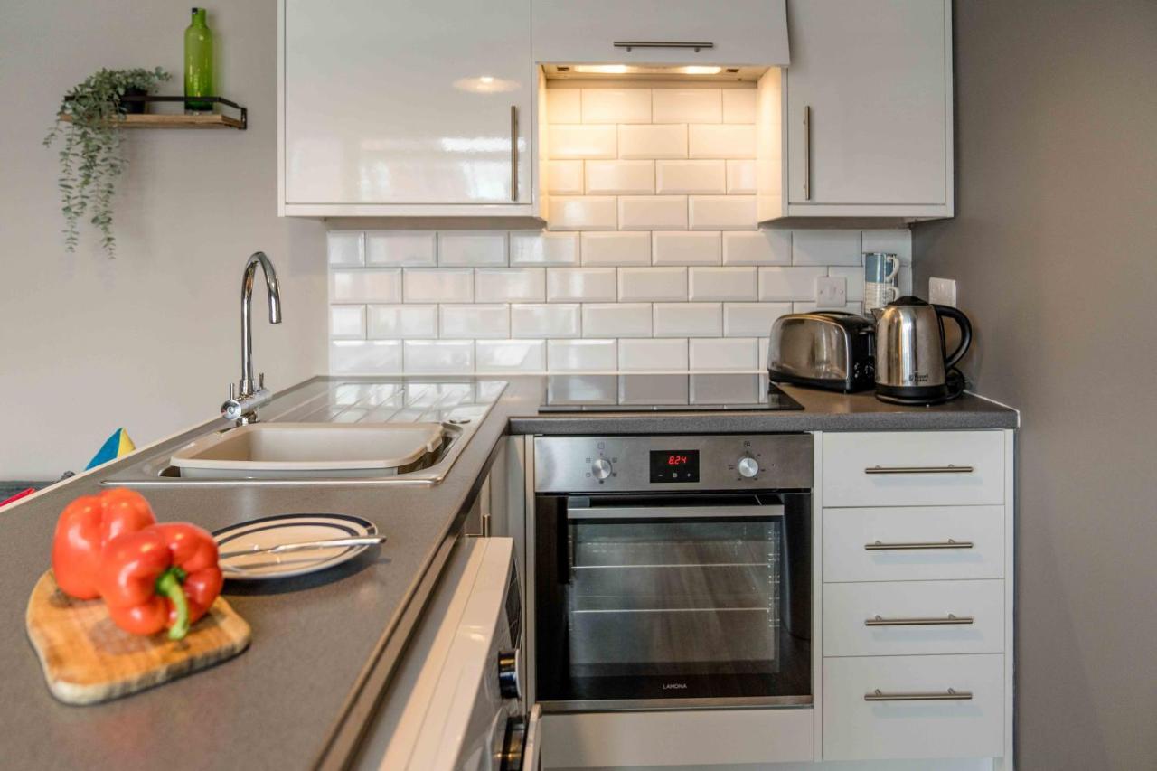 The Exchange Apartments With Permit Parking تِوْكيسبوري المظهر الخارجي الصورة